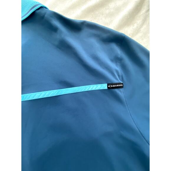 Mens NWOT Oakley Hydrolix Blue Tailored Fit Polo w/ Front Pocket Size XL - Picture 4 of 4